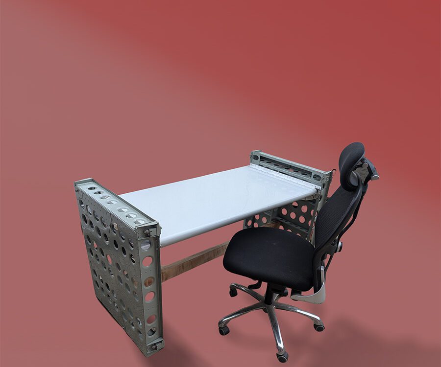 Boeing 757 Wing Slat Desk