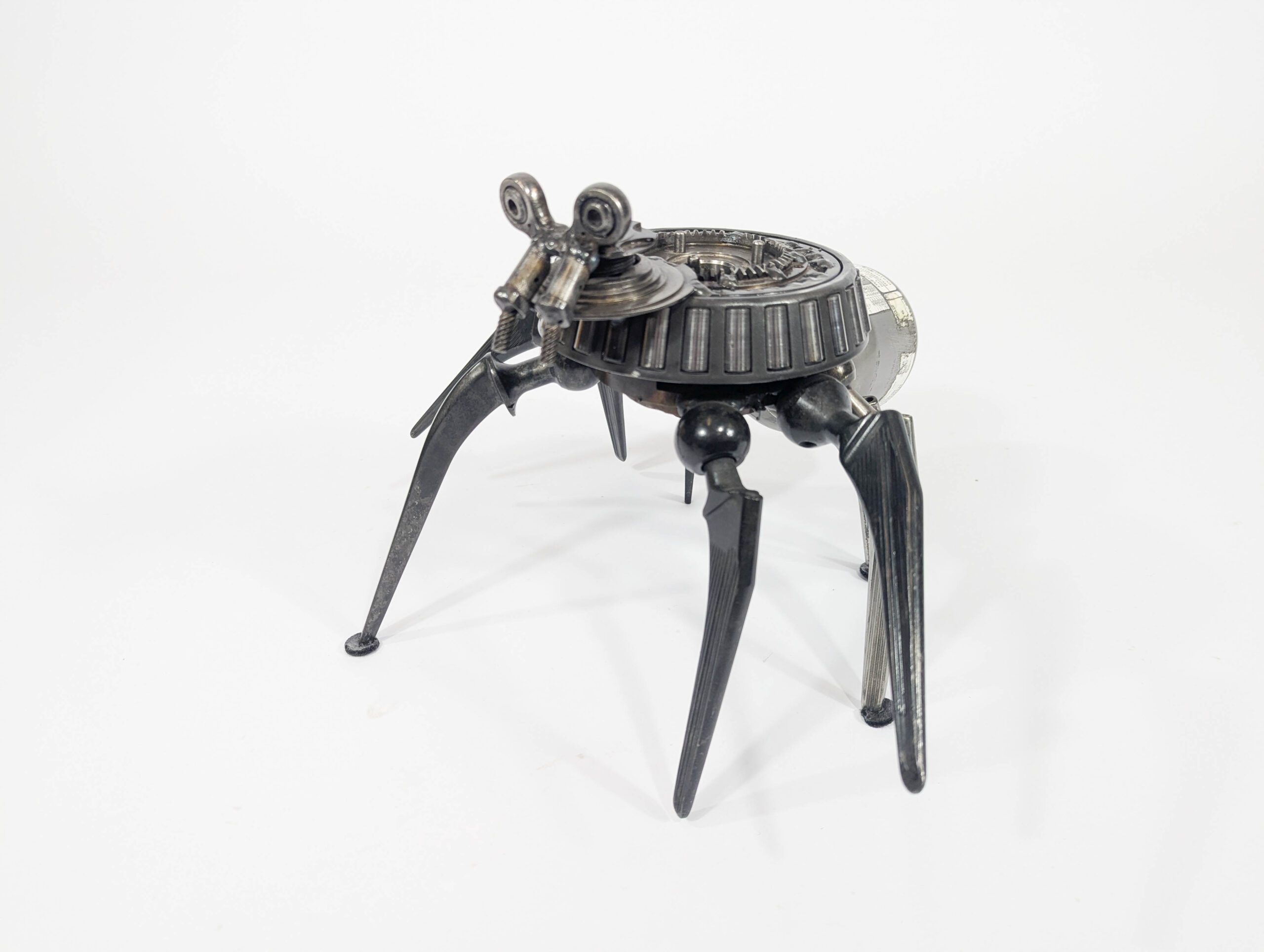 Hip Joints & Bearing Tall Spider Sculpture - Image 17